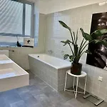 Exklusiver Rheinblick Messe Parken Luxus 10 Personen Apartment Düsseldorf
