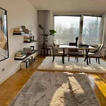 Apartment Exklusiver Rheinblick Messe Parken Luxus 10 Personen Düsseldorf