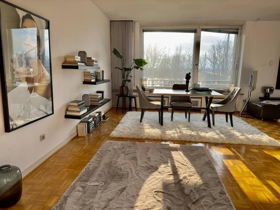 Apartment Exklusiver Rheinblick Messe Parken Luxus 10 Personen Düsseldorf