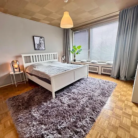 Exklusiver Rheinblick Messe Parken 5 Zimmer, 12 Personen Dusseldorf